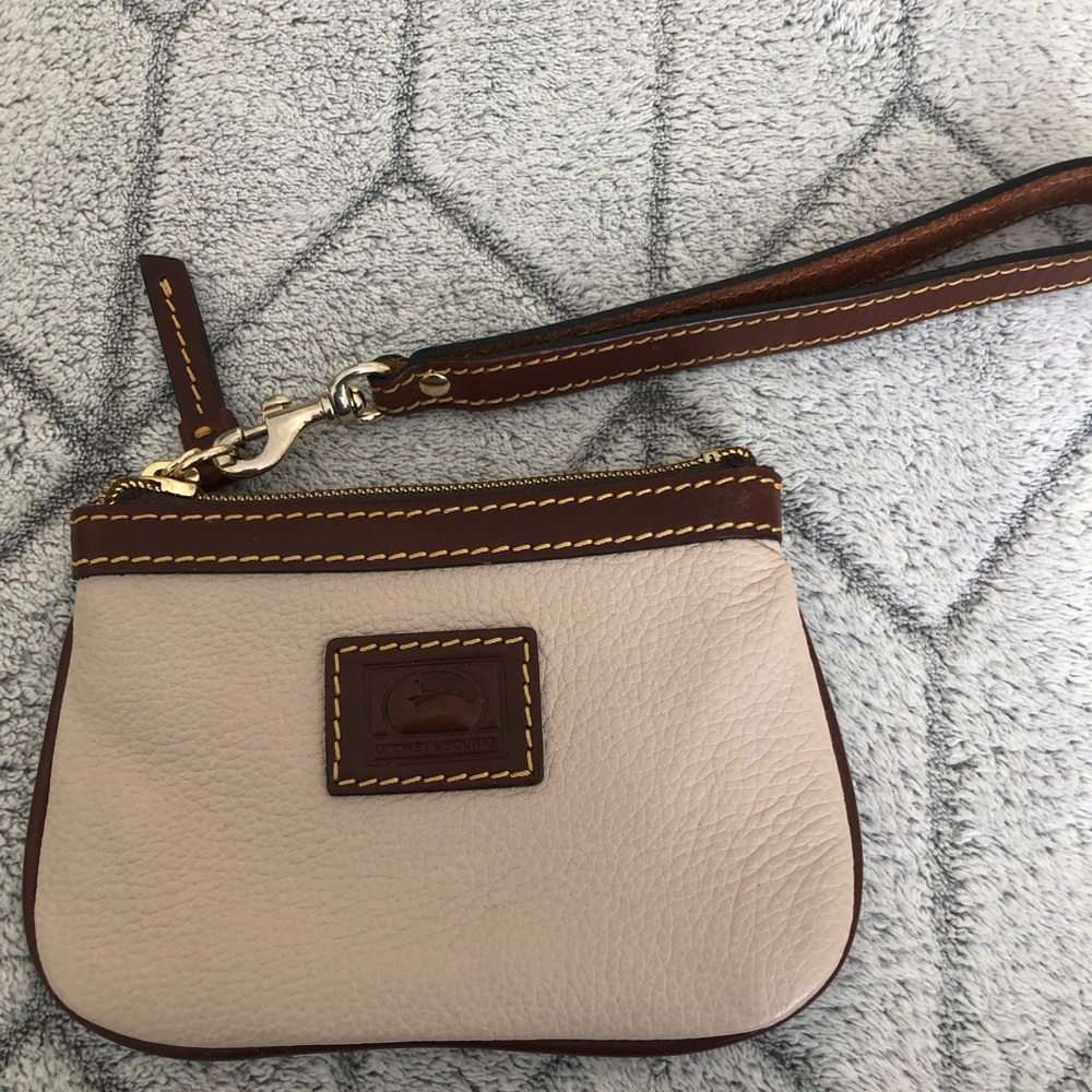 EUC Dooney & Bourke wristlet